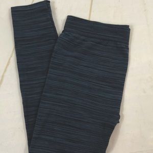 Wallflower Capri Leggings Navy size L/XL NWOT